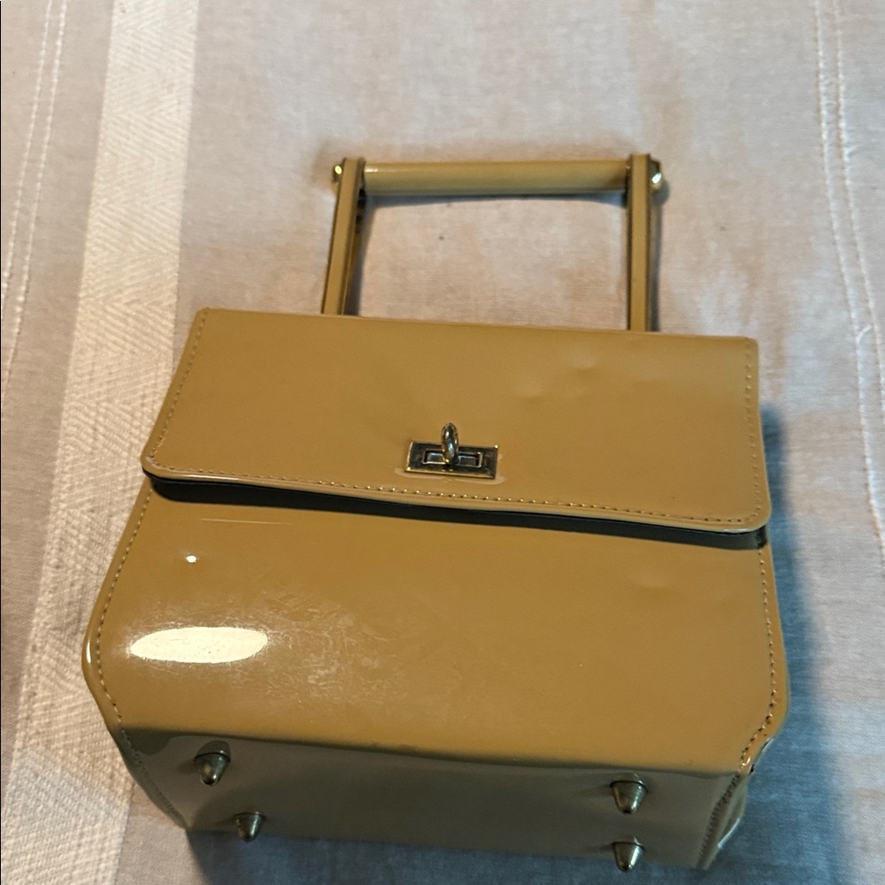 Elegant Tan Handbag